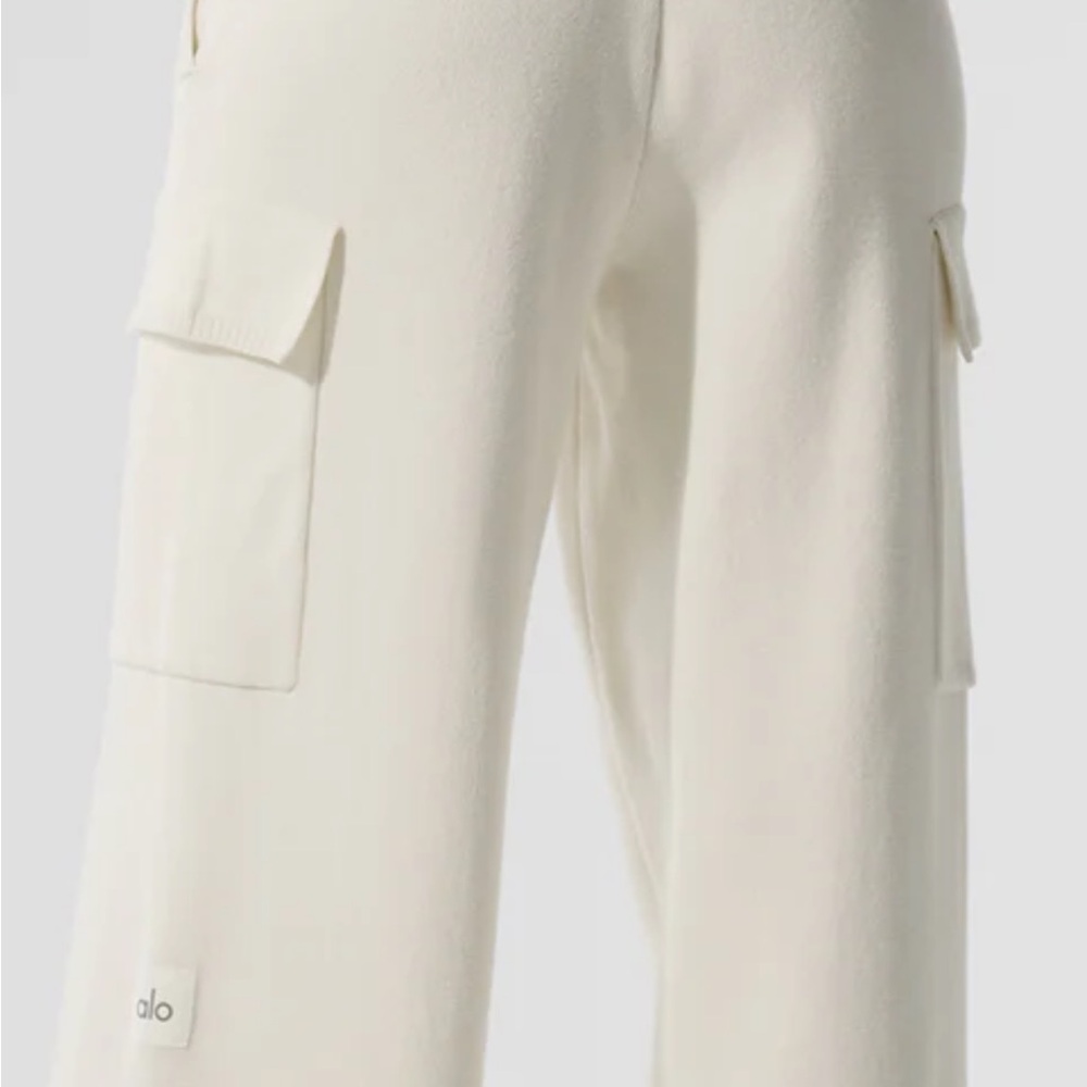 ALO Scholar high waist Cargo Pant in Ivory Size Small